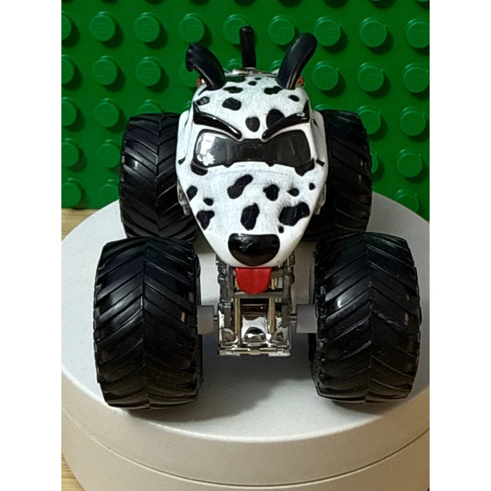 Monster Jam Monster Mutt Dalmatian Diecast Truck White Black 1:64 Scale